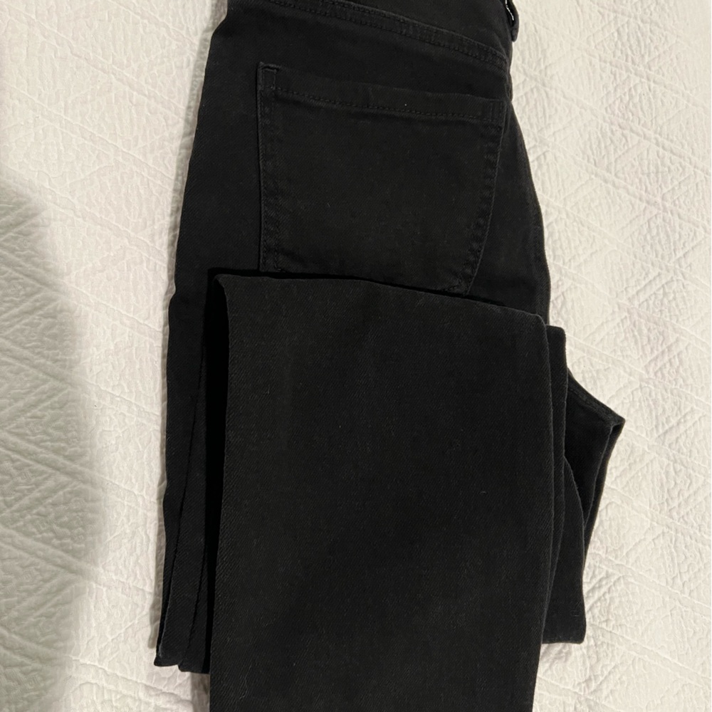 Sanctuary demin size 25. High rise good vibes crop straight leg. Frayed edge.